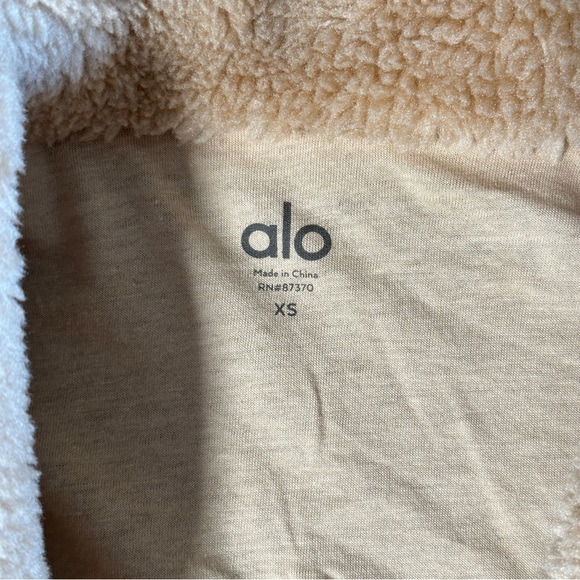 NWOT Alo Yoga Oversized Sherpa Trench - Picture 8 of 14